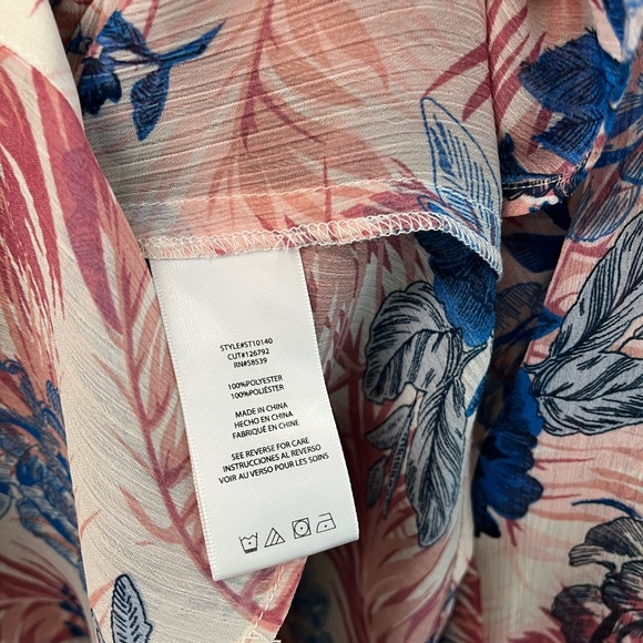 KUT from the Kloth floral blouse - Picture 5 of 6